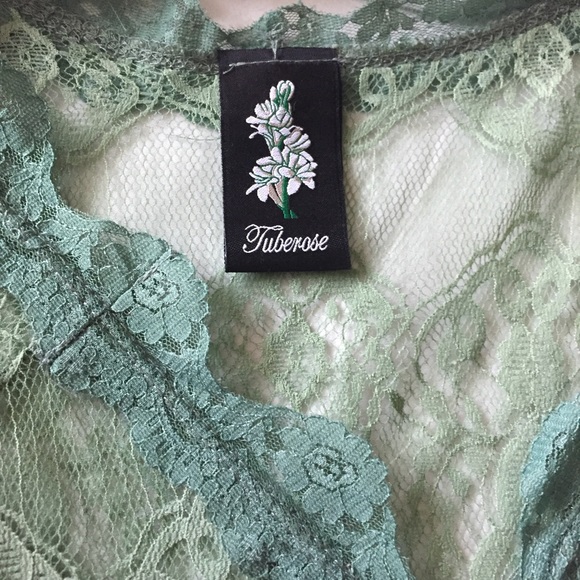 Tuberose* Beautiful Lace Blouse - Picture 2 of 6
